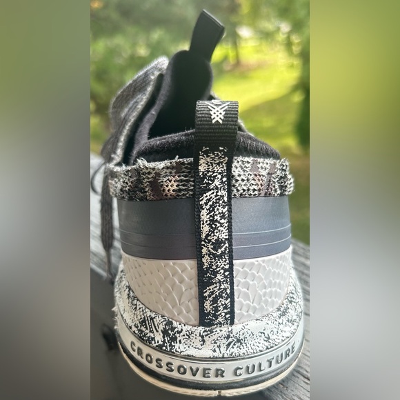 Men's Athletic Shoes in Black and Gray - Picture 4 of 9